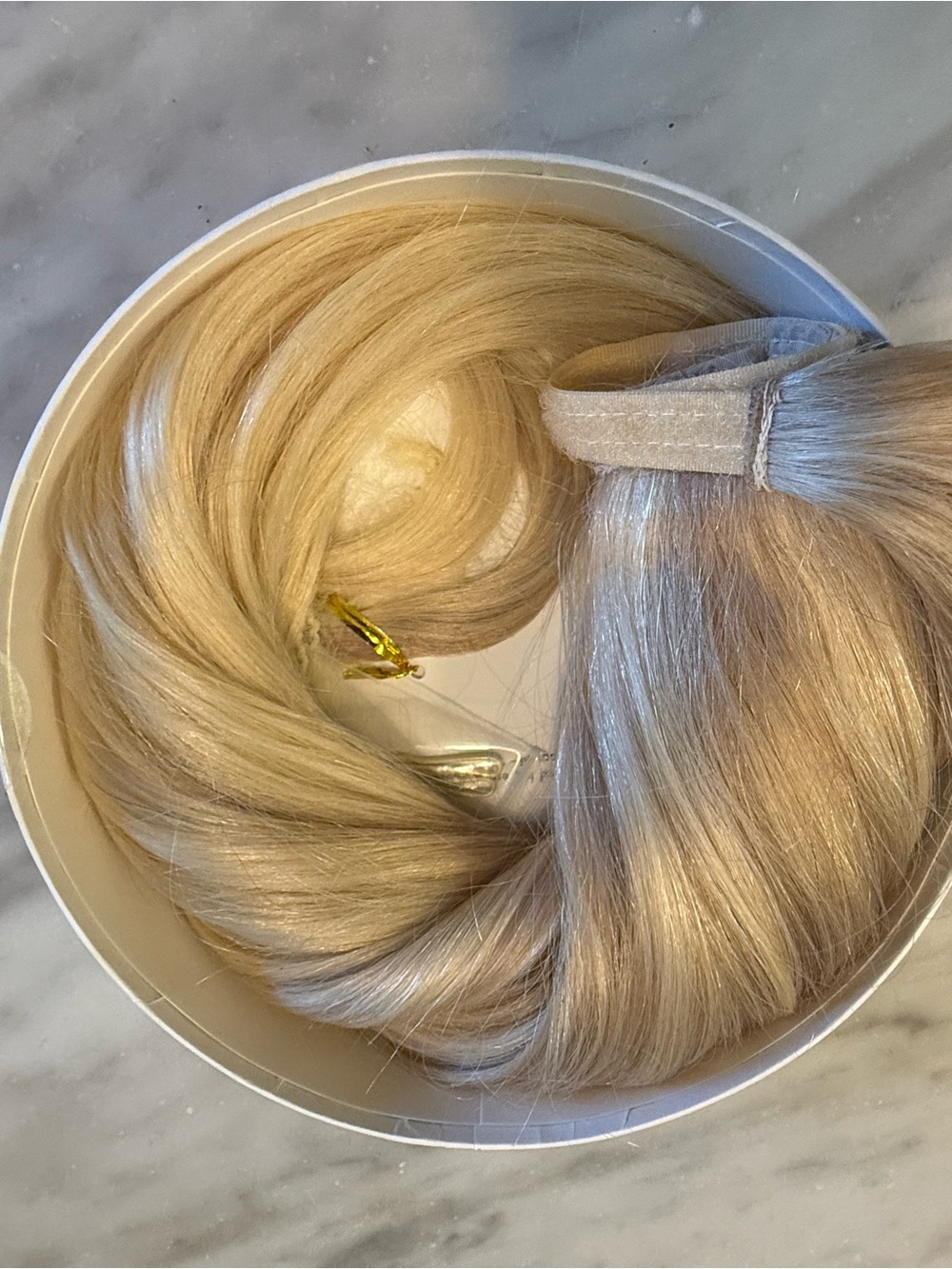 Luxy 16 inch Blonde Balayage Ponytail Clip In Extension - Picture 11 of 14